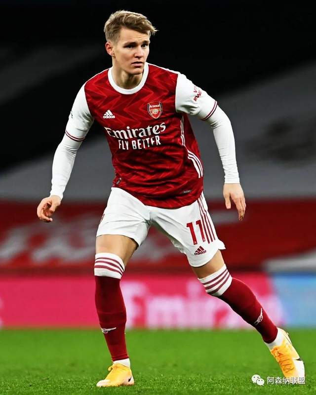 官方：赫伊森、雅克松经纪人巴拉特获2025金童奖最佳经纪人奖（官宣：赫伊森、雅克松经纪人巴拉特当选2025年金童奖最佳经纪人）