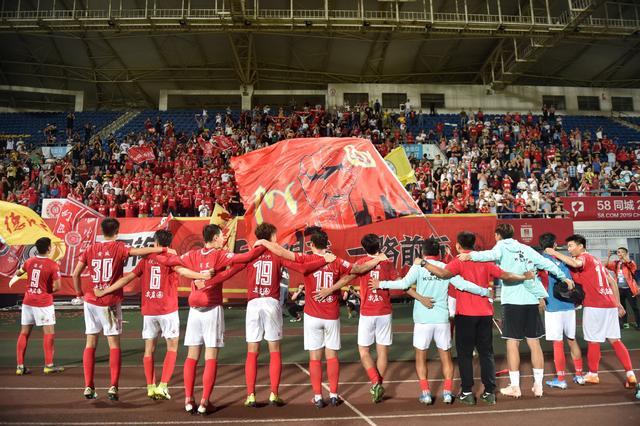 普拉蒂尼等尤文传奇与一线队见面，并参观海瑟尔惨案纪念碑（普拉蒂尼领衔尤文名宿与一线队会晤，致敬海瑟尔惨案纪念碑）