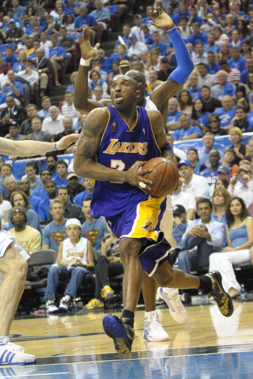 记者：阿贾克斯正接触前狼堡主帅西莫尼斯，视为海廷加继任者（记者：阿贾克斯洽谈前狼堡主帅西莫尼斯，拟任海廷加接班人）