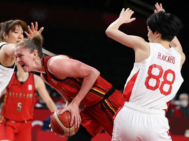 复出后的状态很不理想，湖人后场大将竟然被太阳替补给打爆了？（复出表现低迷，湖人后卫竟被太阳替补全面压制？）