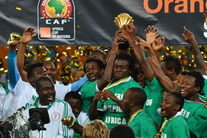 西媒：埃里克-加西亚因上半场面部受撞击后头晕在半场被换（西媒：埃里克-加西亚上半场面部受撞致头晕，中场被换下）