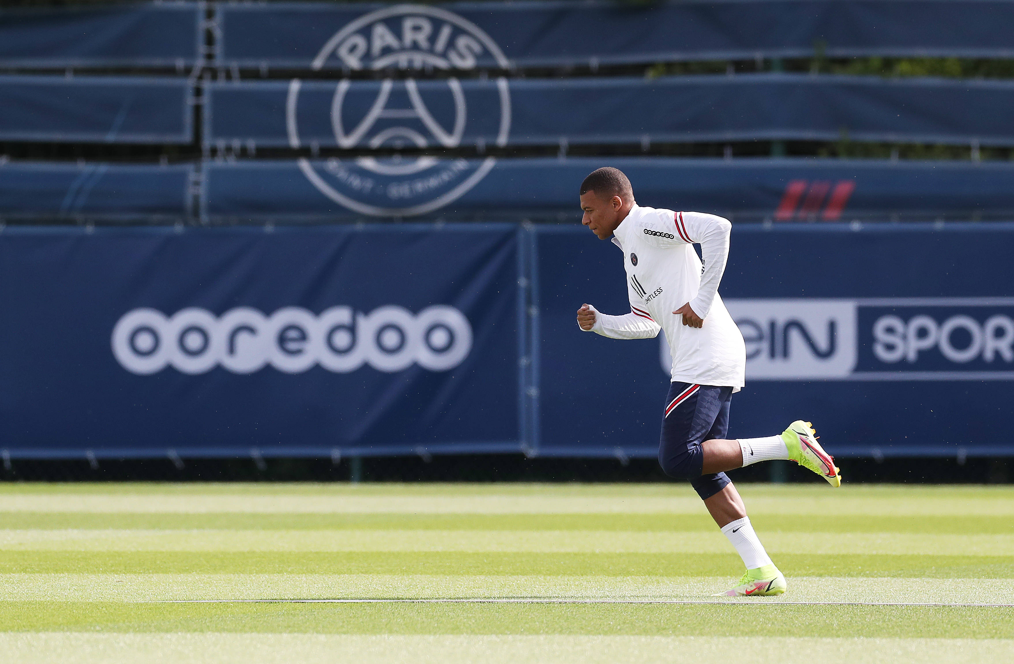 球星晒训练照：永远向前（球星晒训练照：永不止步）