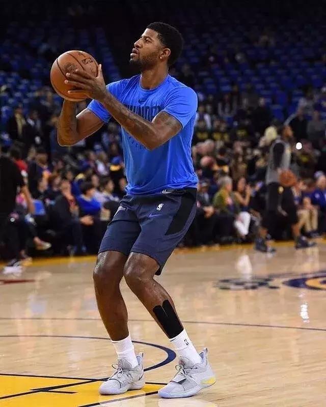 文班亚马发挥出色，成为比赛焦点（文班亚马状态火热，抢尽赛场风头）