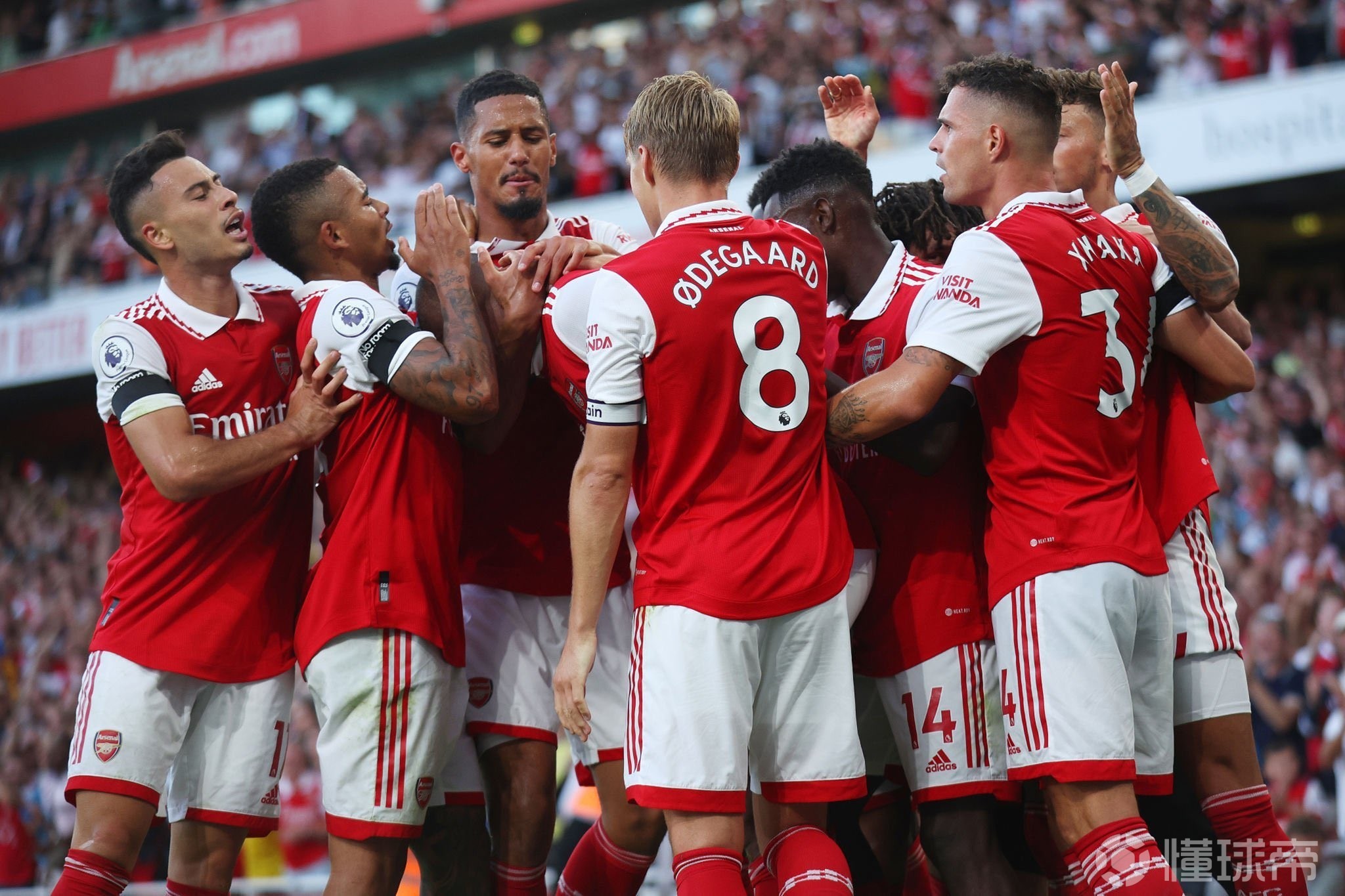 巴萨梅西关键助攻助力进球（梅西关键助攻助巴萨破门）