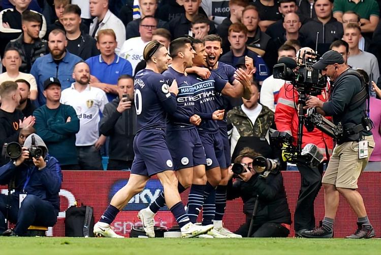 意媒：梅努是那不勒斯中场引援首选，备选方案包括弗拉泰西（意媒：那不勒斯中场补强锁定梅努，弗拉泰西列入备选）