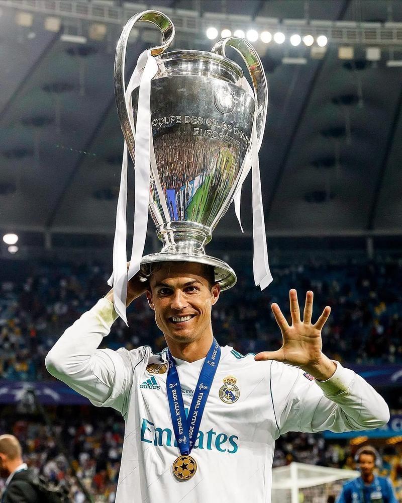 记者：拜仁考虑通过引进巴莱巴以顶替去向未明的格雷茨卡（记者：格雷茨卡去向未定，拜仁或引进巴莱巴填补空缺）