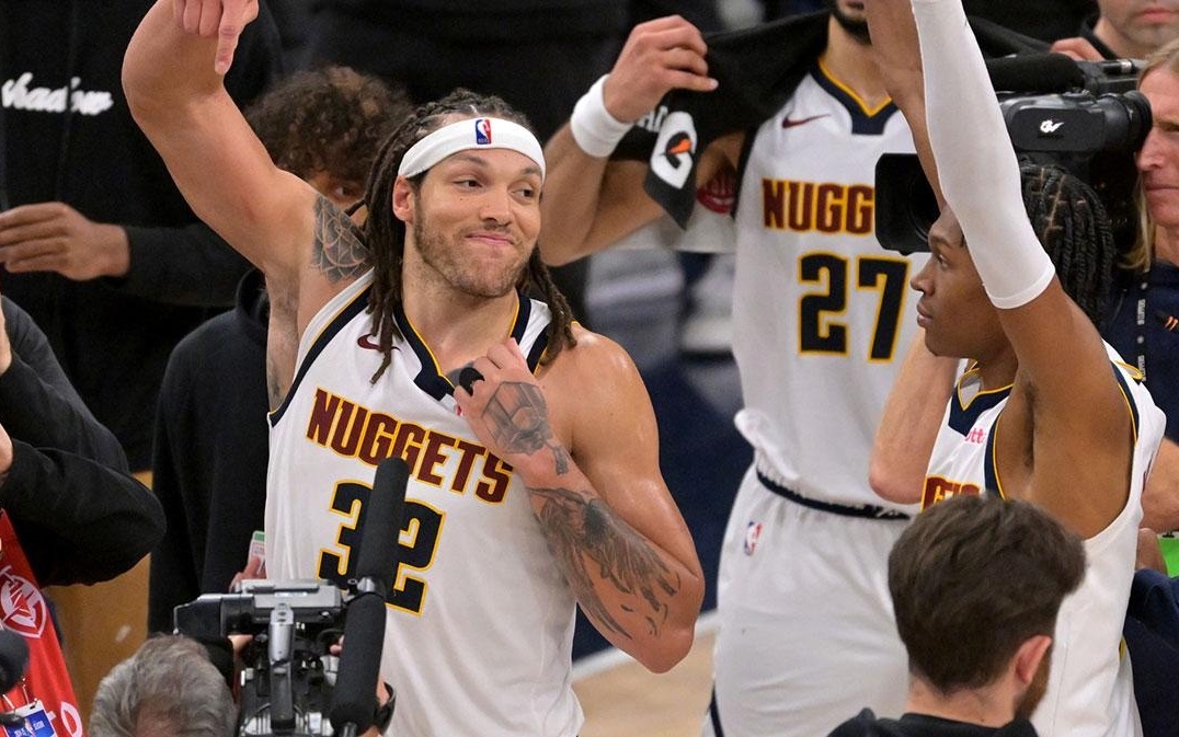 德乙前瞻：杜塞尔多夫大幅迫近降级区，沙尔克需3分巩固榜首（德乙前瞻：杜塞尔多夫逼近降级线，沙尔克力争三分稳住榜首）