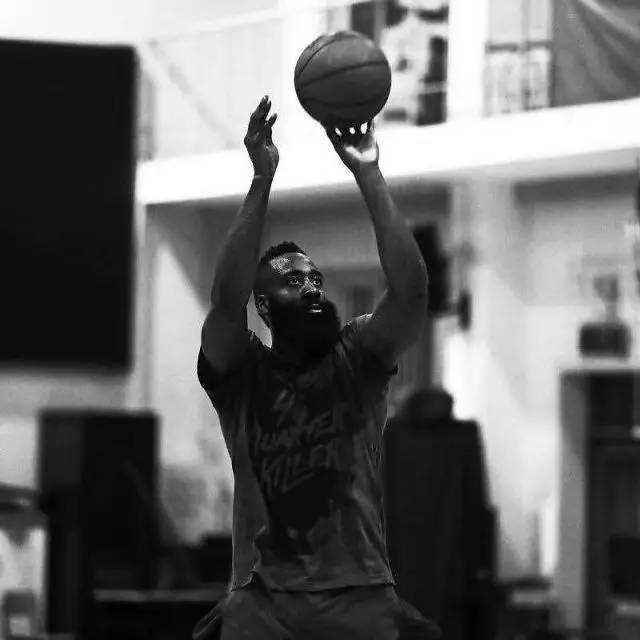 邵佳一会把青岛西海岸的这套5-4-1阵型自由切换...（邵佳一将打造青岛西海岸可自由切换的5-4-1体系）