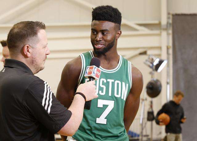 56分16板15助！主帅谈约基奇：历史性一夜 表现稳居生涯最佳之列（56分16篮板15助攻狂飙！主帅称约基奇此战载入史册，堪称职业生涯顶级表现）