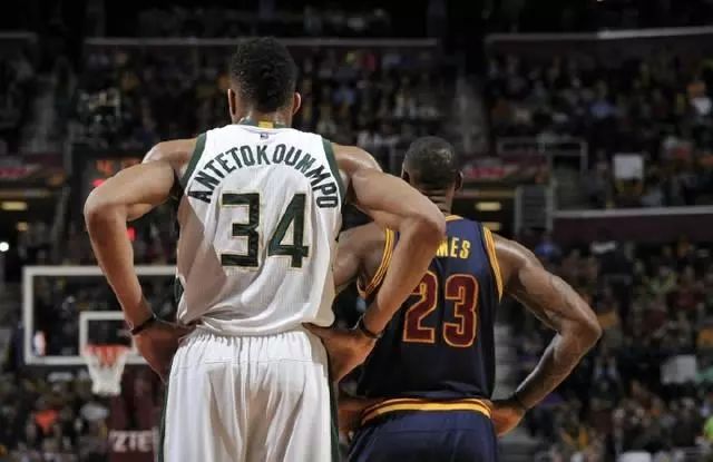 生涯之夜！张洪硕替补12中6得到18分3篮板2助攻（张洪硕替补爆发：12投6中砍下18分3板2助，上演生涯代表作）